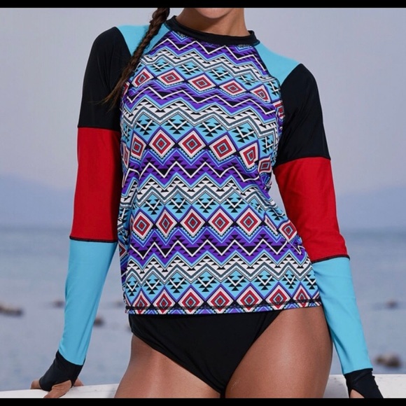 Geometric Pattern Rashguard Top NWT - Picture 3 of 4